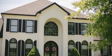 This Early 2000s Home Gets a Bright, Crisp Makeover