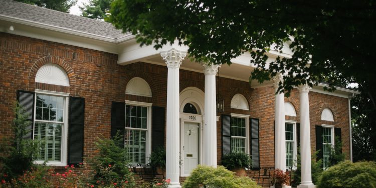 Mid-century Greek Revival Gets a Classic, Presidential Update 