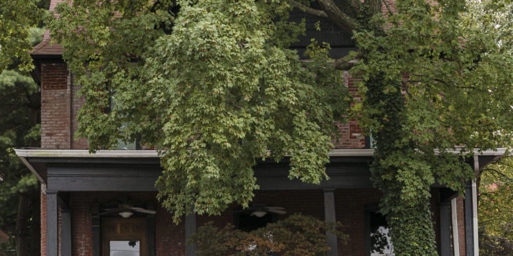 A modern getaway: eight16house